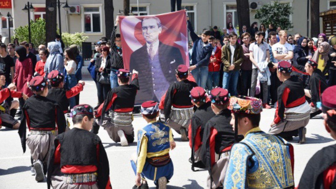 100. Yılında 19 Mayıs Atatürk'ü Anma, Gençlik ve Spor Bayramı Coşkuyla Kutlandı