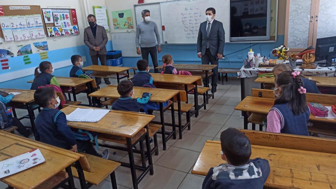Kaymakamımız Durabeyler Şehit Faruk Gezen İlk/Ortaokulu'nu Ziyaret Etti