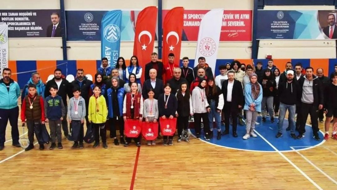 Dursunbey'de 12 Ay Spor Projesi Kapsamında Mart Ayı Badminton Müsabakaları Başarıyla Tamamlandı.