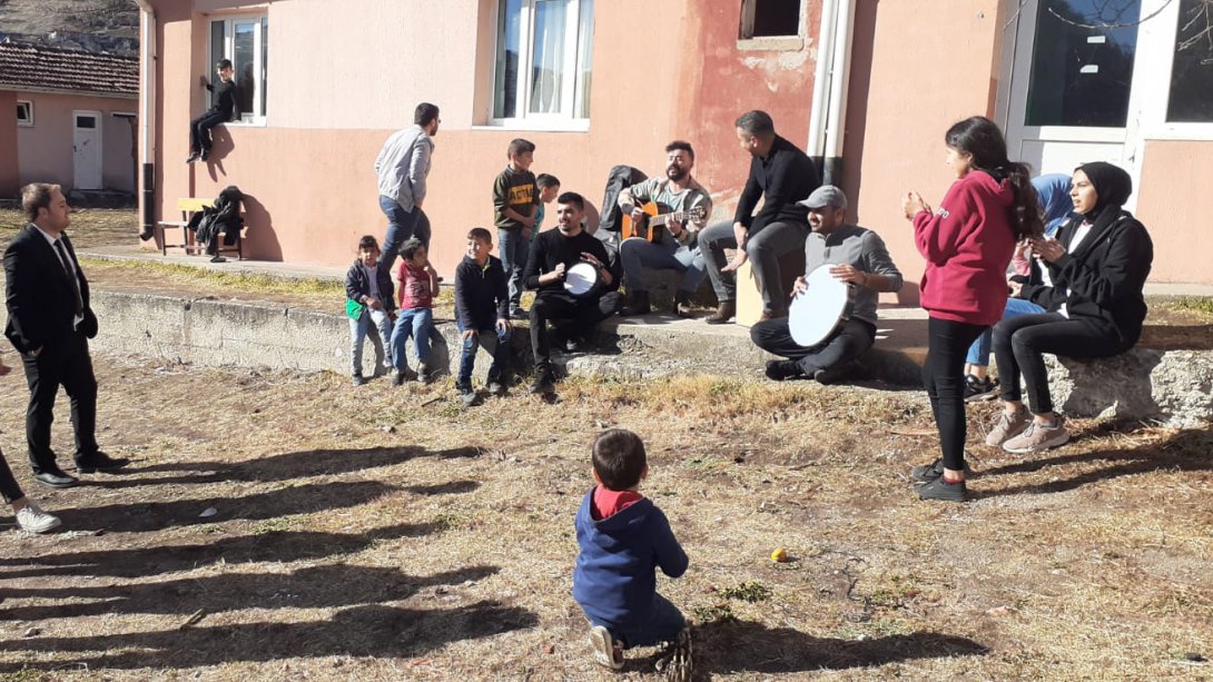 Dursunbey Çok Programlı Anadolu Lisesi Kardeş Okulu Çanakçı İlkokulu'nu ziyaret etti.